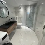 아파트 Lofoten Aurora Seafront Penthouse 罗弗敦极光海滨顶层豪华公寓 Sørvågen