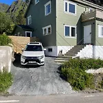 Lofoten Aurora Seafront Penthouse 罗弗敦极光海滨顶层豪华公寓 Apartmán Sørvågen