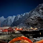 Lofoten Aurora Seafront Penthouse 罗弗敦极光海滨顶层豪华公寓 Апартаменты Сёрвоген