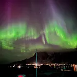 Апартаменты Lofoten Aurora Seafront Penthouse 罗弗敦极光海滨顶层豪华公寓 *