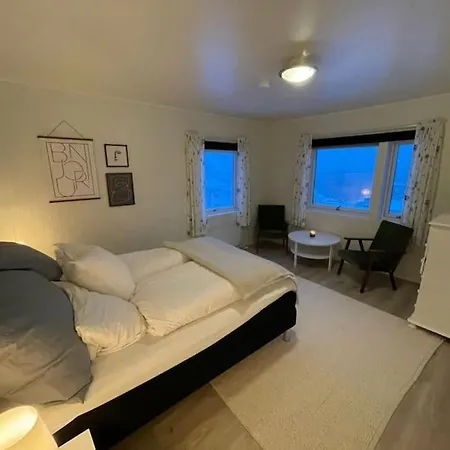 Lofoten Aurora Seafront Penthouse 罗弗敦极光海滨顶层豪华公寓 * Å