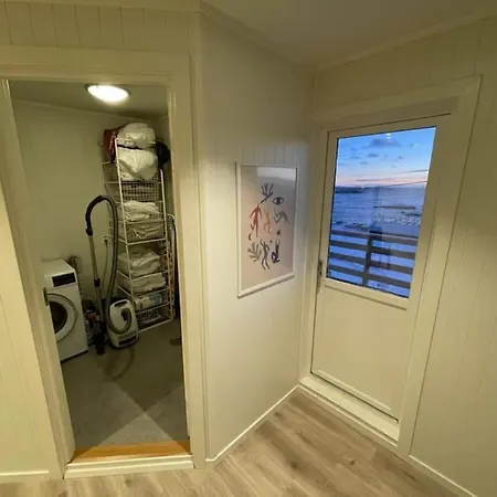 Lejlighed Lofoten Aurora Seafront Penthouse 罗弗敦极光海滨顶层豪华公寓 Å