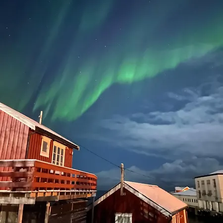 Lofoten Aurora Seafront Penthouse 罗弗敦极光海滨顶层豪华公寓 Sørvågen