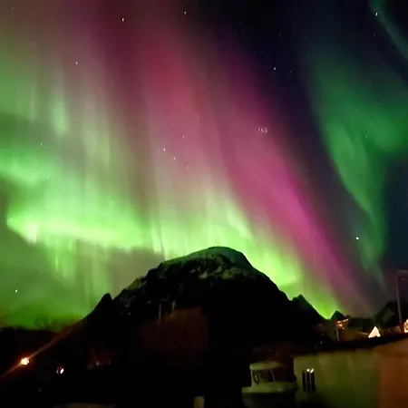 Lofoten Aurora Seafront Penthouse 罗弗敦极光海滨顶层豪华公寓 Sørvågen