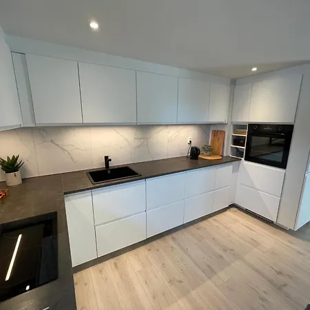 Lofoten Aurora Seafront Penthouse 罗弗敦极光海滨顶层豪华公寓