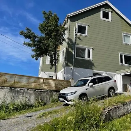 Lofoten Aurora Seafront Penthouse 罗弗敦极光海滨顶层豪华公寓 * Å