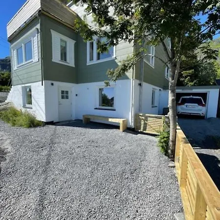 Lejlighed Lofoten Aurora Seafront Penthouse 罗弗敦极光海滨顶层豪华公寓 *