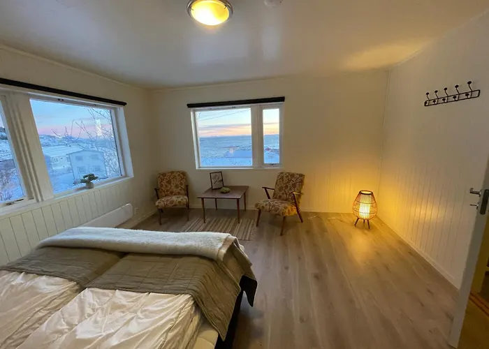 Lofoten Aurora Seafront Penthouse 罗弗敦极光海滨顶层豪华公寓 Sørvågen