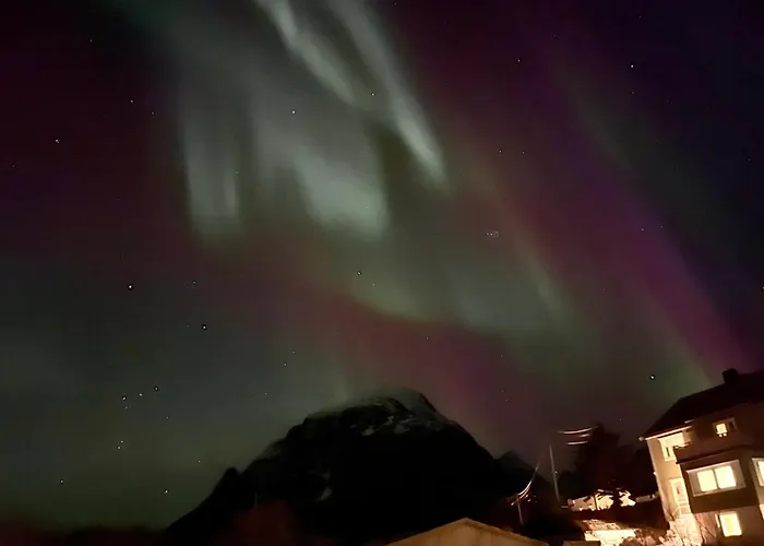 Lofoten Aurora Seafront Penthouse 罗弗敦极光海滨顶层豪华公寓 شقة