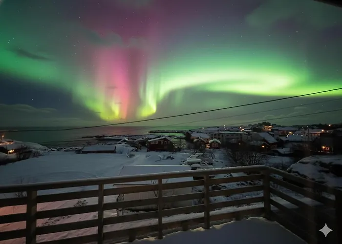 Lofoten Aurora Seafront Penthouse 罗弗敦极光海滨顶层豪华公寓 شقة Sørvågen