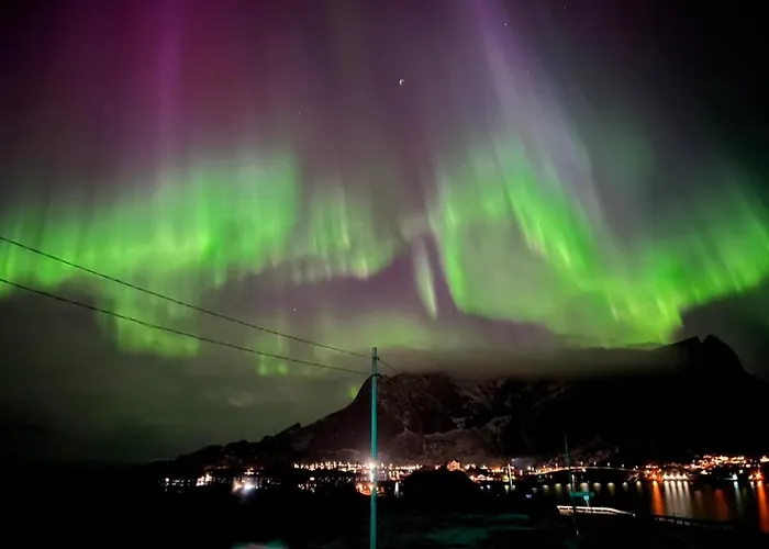 شقة Lofoten Aurora Seafront Penthouse 罗弗敦极光海滨顶层豪华公寓 *